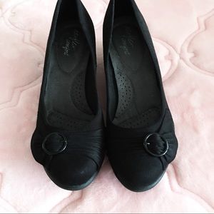 S-5 Ladies Black Faux Suede Wedged Heel Pumps